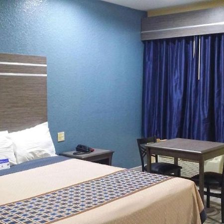 Americas Best Value Inn & Suites Northeast Хюстън Екстериор снимка